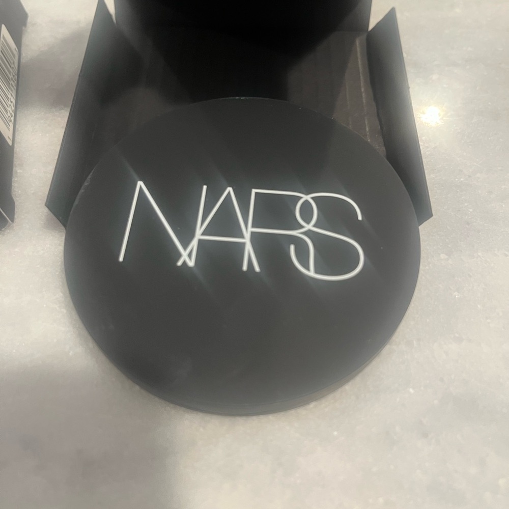 NARS perfecting powder, color cove
New in box never used